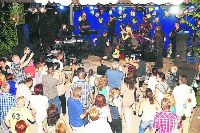 Ein Ballsaal im Schlosspark Neuhausen