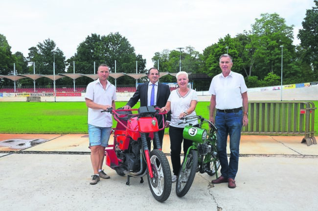 Radsport auch unter Flutlicht in Forst