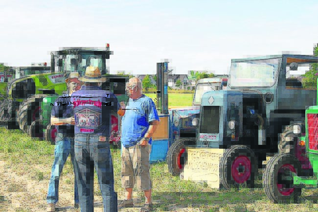 Traktoren und Kutschtaxis beim Krieschower Bauernfest