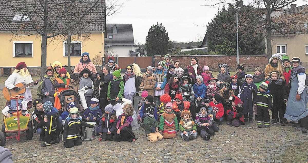 Die Kinder üben zampern in Briesen