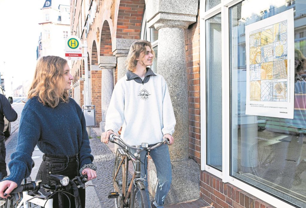 Kunst im Schaufenster: „Lichtpausen“-Plakate in der Cottbuser Innenstadt