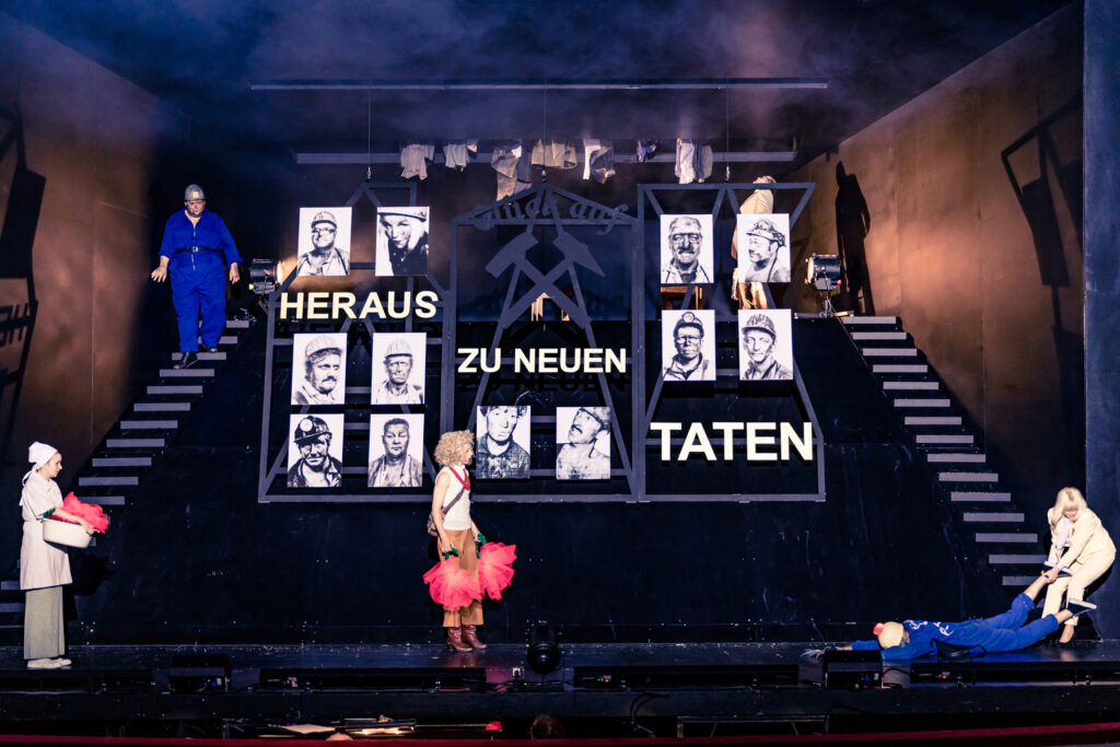 Premiere im Staatstheater Cottbus: „Im Berg“