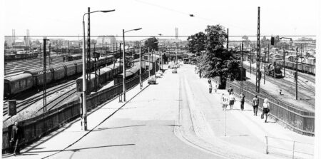 Blick auf den Bahnhof Cottbus um 1960