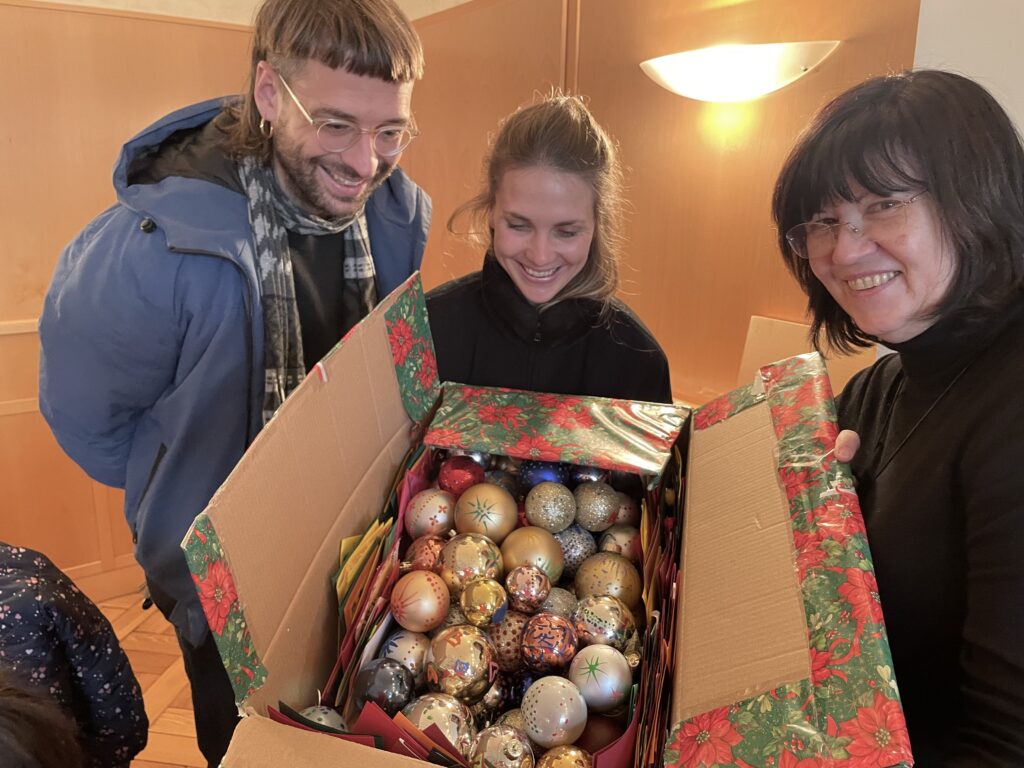 Pfarrerin Elisabeth Schulze, Pfarrer Lukas Pellio und Christine Herntier