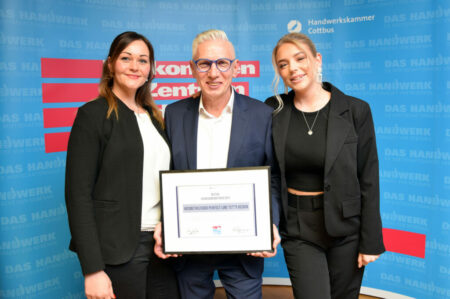 Für erstklassige Ausbildung wurde Stylist und Pigmentist Dieter Tober aus Cottbus ausgezeichnet