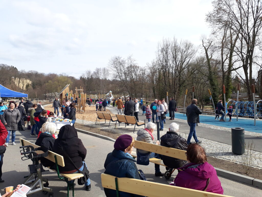 Mehrgenerationenspielplatz