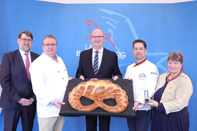 Dietmar Woidke erhält die Goldene Brezel