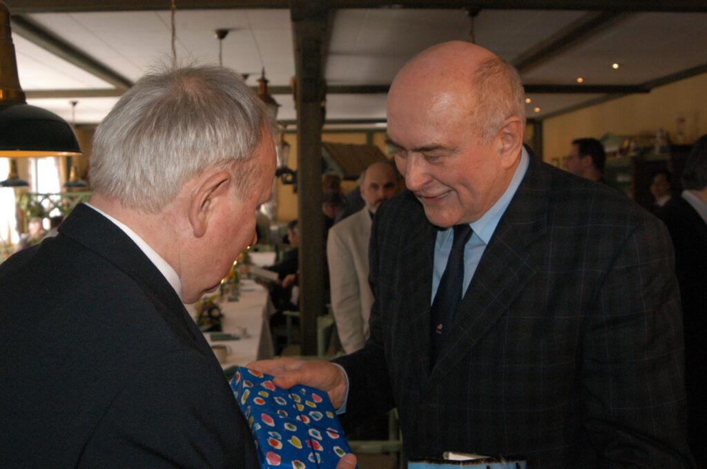 Der Cottbuser Sportreporter und Journalist Dr. Heinz-Florian Oertel ist mit 95 gestorben