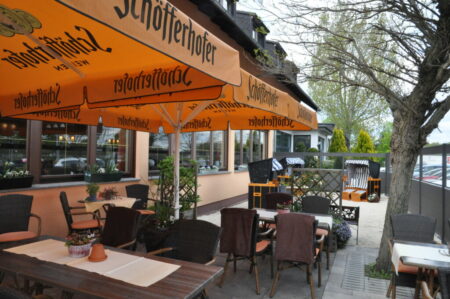 Auf der neu modernisierten Terrasse des Willmersdorfer Hofs lässt es sich gut gehen