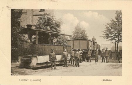 Am 21. Mai laden das  Branden- burgischen Textilmuseum und der Museumsverein der Stadt Forst (Lausitz) e. V. zum der Stadteisenbahn Forst ein.