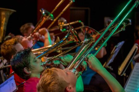 Am 5. Juli laden die Bläserklassen der Corona-Schröter-Schule und der Friedensschule zum Abschlusskonzert ein.