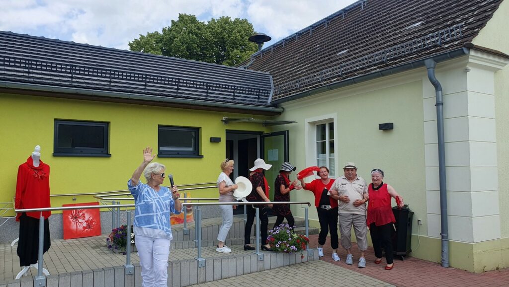 Rita und die „Power-Frauen“ aus Babow führten eine tolle Modenschau auf.