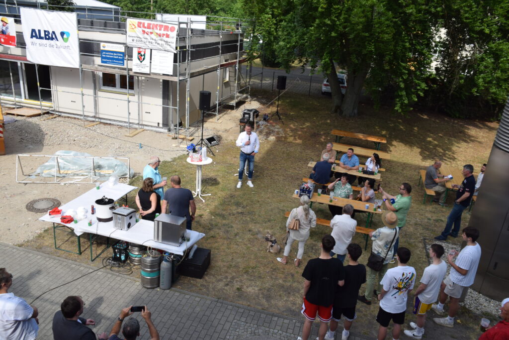 Lausitzer Handballclub Cottbus feiert Richtfest vom Vereinsheim