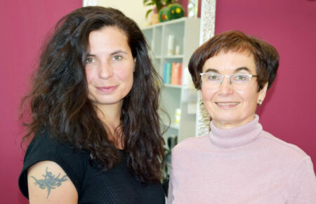 100 Jahre Salon Lohse feiern die Friseurmeisterinnen Silvia Sinske (re.) und Tochter Franziska. 