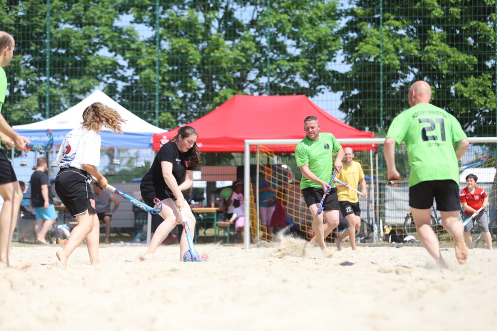 Vom 9. bis 11. Juni 2023 geht es sportlich zu bei den 3. OSTSEE Sportspielen in Willmersdorf. Von Beach Hockey bis Fußball ist für jeden etwas dabei. Natürlich gibt es auch wieder ein umfangreiches Rahmenprogramm.