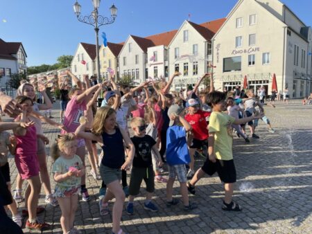 Toben, staunen, genießen – das konnten Mädchen und Jungen mit ihren Eltern und Großeltern ausgiebig beim Kinderfest in der Spremberger Innenstadt.