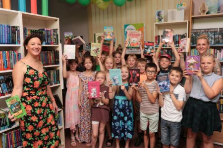 Am Dienstag eröffnete die Klasse 3c der Kolkwitzer Grundschule den Brandenburger Lesesommer.