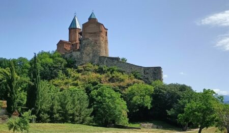 Die Festung Gremi nahe der Kachetinischen Weinstraße erinnert an Zeiten, als sich König Giorgi II. in der Mitte des 15. Jahrhunderts ein kleines Dorf als Hauptstadt nahm. Vielleicht wegen des guten Weines...