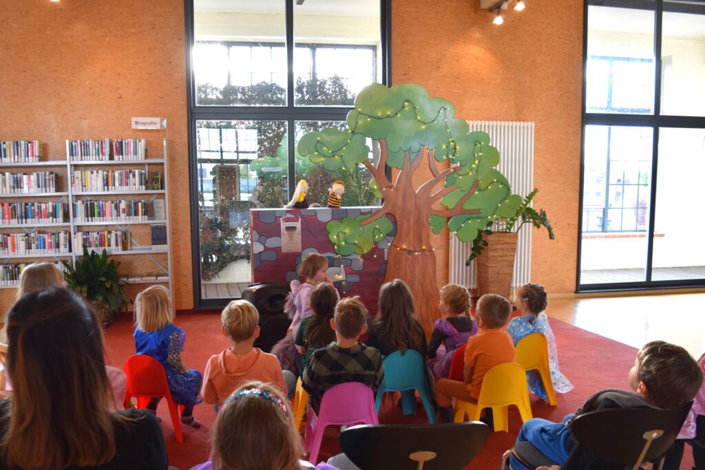 Stadtbibliothek Guben: Familiensonntag „Bücher öffnen Welten“