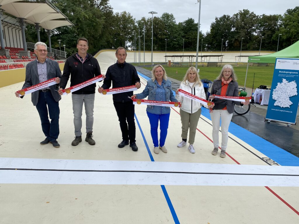 Uebergabe Radrennbahn 11.09