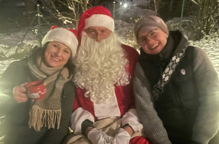 Advent in Sellessen mit Stockbrot und dem Weihnachtsmann