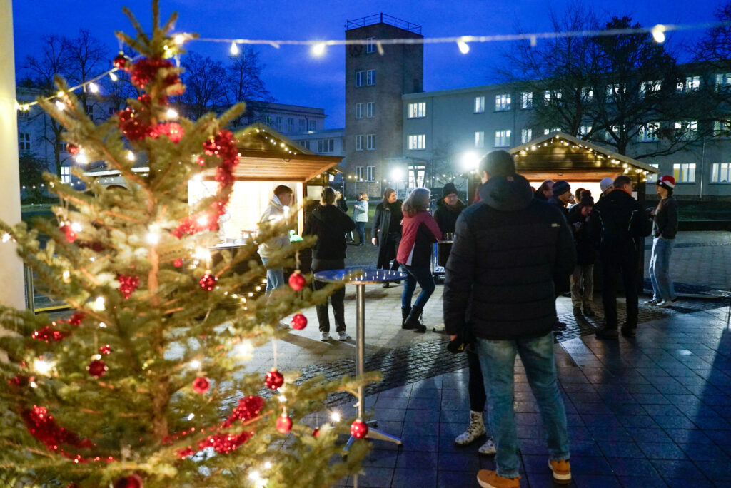 Weihnachtlicher BTU-Campus in Senftenberg