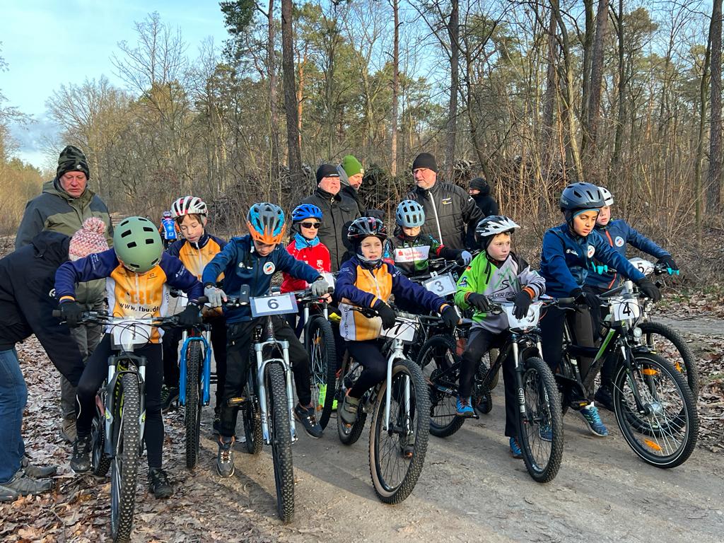 Mountainbike-Rennen rund um den Madlower Badesee und Schluchten