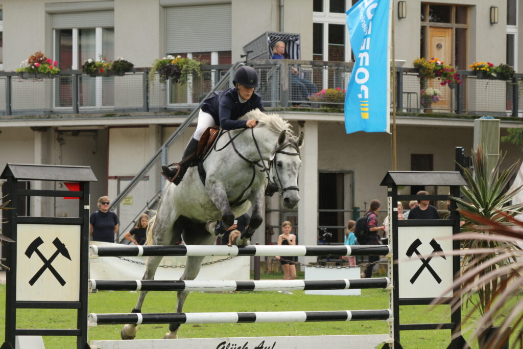 Spannendes Dressur- und Springturnier An der Kutzeburger Mühle