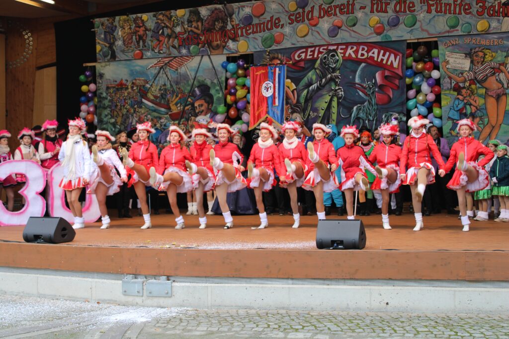 Karnevalsauftakt: Das Spremberger Rathaus geht in Narrenhand