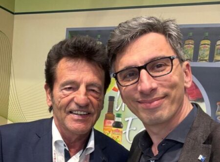 Chef Lothar Parnitzke (l.) auf der Grünen Woche Berlin mit André Fritsche (r.)