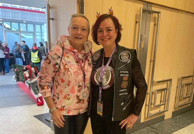 Glücksbotin Mandy Sprejz spricht über das Glück mit Sabine Manthai aus Hannover