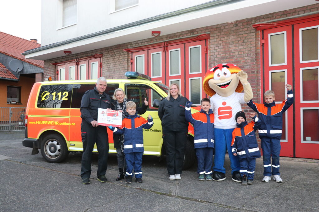 Weihnachtsgeschenke für Jugendfeuerwehr Sachsendorf