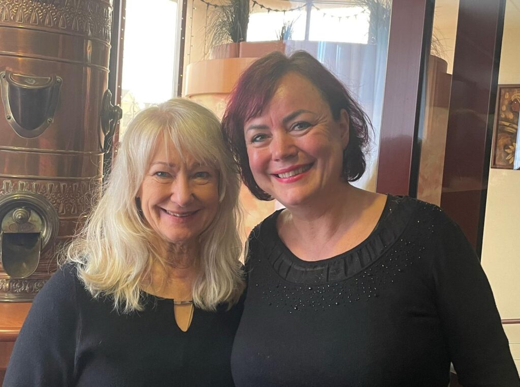 Glücksbotin Mandy Sprejz spricht über das Glück mit Heilpraktikerin Yrkia-Astrid Mattern