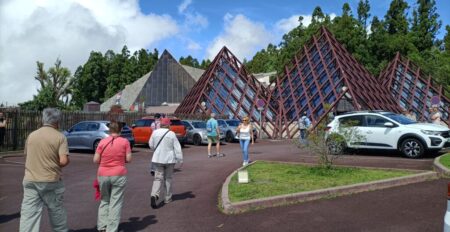 Den „Weg ins Herz des Vulkans“ verspricht die „Cite du Volkan“, eine weltbekannte Hochburg der Vulkanologie direkt vor Ort.