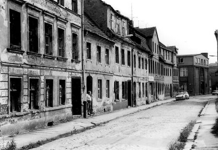 Die Cottbuser Klosterstraße mit einem ihrer letzten Bewohner im Jahre 1977