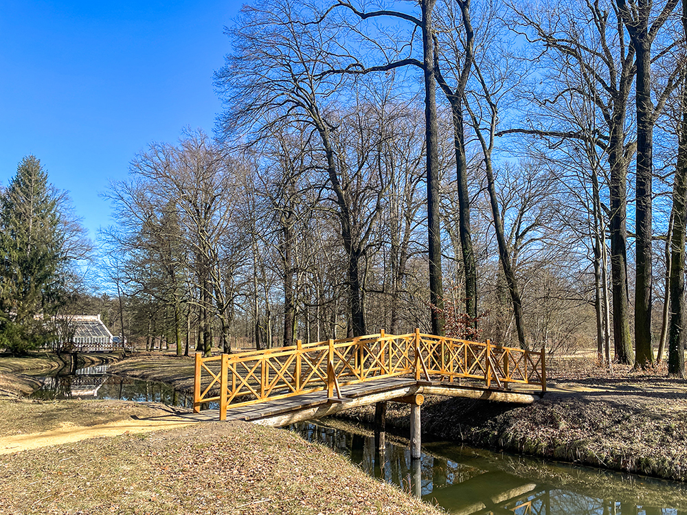 Schilfseebrücke im Branitzer Park restauriert