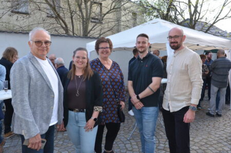 Für einen gelungen Frühjahrsempfang des Ströbitzer Bürgervereines dankte Vereinschef Detlef Buchholz Peggy Scharf und Sylke Schötz für die Organisation sowie den gastgebenden Geschäftsführern der SJ. Energy GmbH Sandro Schwietzer und Sebastian Jentzsch