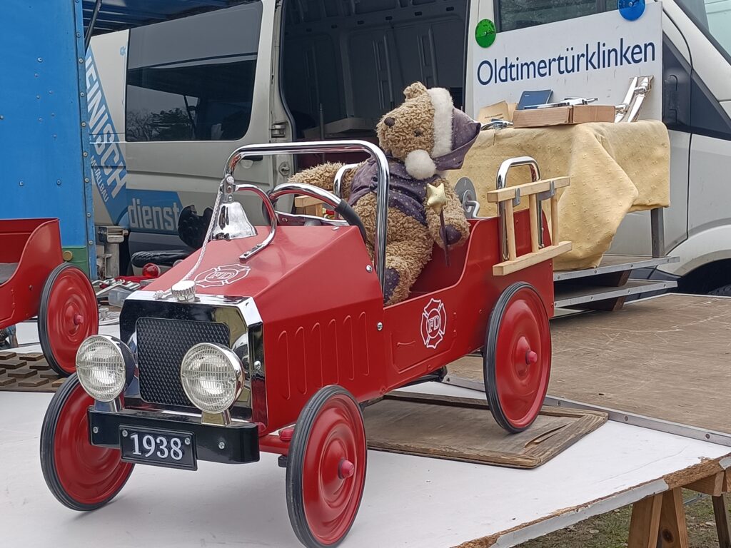 Cottbuser Flugplatzmuseum eröffnete ostdeutsche Teilemarkt-Saison