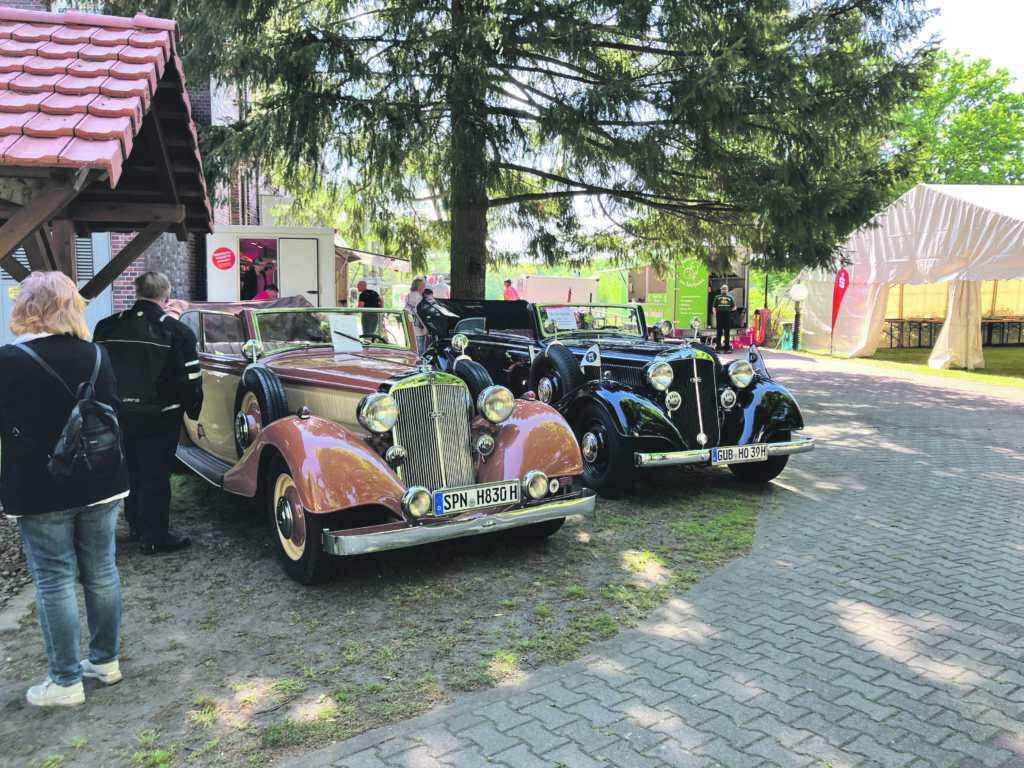 Oldtimertreffen in Grießen am Wasserkraftwerk am 1. Mai