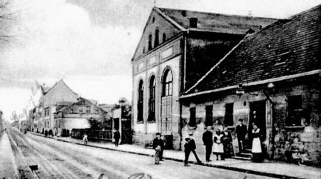 Ströbitzer Schwanstraße mit der „Alten Welt“.