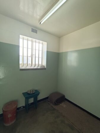 Einzelhaft. 1,5 mal 1,5 Meter misst die Zelle, in der Mandela Jahre gefangen war.