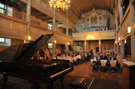 Blick in die Wendische Kirche in Vetschau, die vielfach für Konzerte und andere Kulturveranstaltungen genutzt wird.