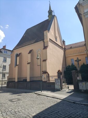 Die Alexiskapelle (1421) des früheren Hospitals ist eines der wenigen Altstadt-Originale.
