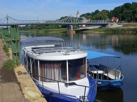 Die neue Crossener Brücke bei leider niedrigem Oder-Wasserstand