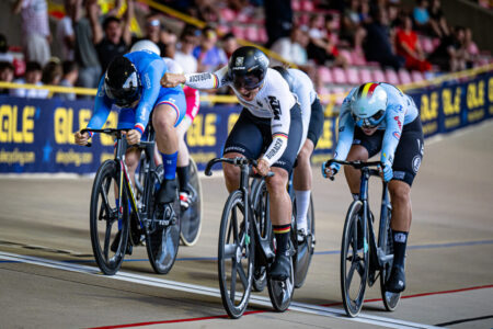 Sechs Tage Bahnradsport der Spitzenklasse hat das Lausitz Velodrom in Cottbus in der Wochevom 7. bis 12. Juli beheimatet. Clara Schneider (Mitte) meldete sich mit einem Doppel-Erfolg in Sprint und Keirin eindrucksvoll in der Spitze zurück.
