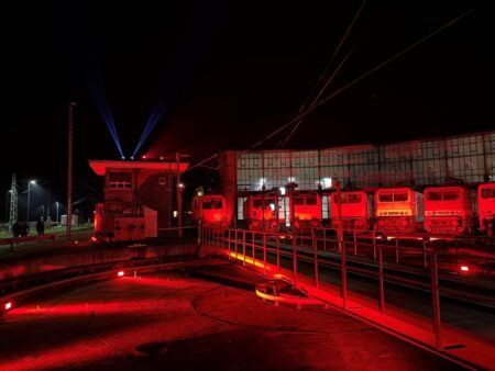 Der imposante Ringlokschuppen 4 ist der größte noch in Betrieb befindliche Ringlokschuppen Deutschlands. Im Lokschuppen standen moderne Elektrolokomotiven verschiedener Baureihen, darunter die 112, 147 und 182. Außerdem wurde weitere Technik präsentiert.