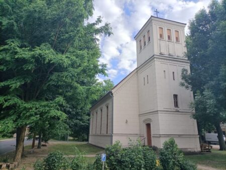 Stattliche Kirche für mehrere Dörfer im östlichen Oderbruch.