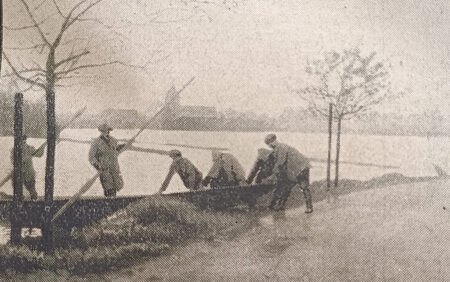 Die überfluteten Madlower Wiesen vor der Madlower Kirche.