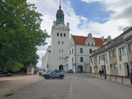 Ins Stettiner Schloss aus der 16. und 17. Jahrhundert laden Kino, Theater, Oper, Konzertsäle und Galerien zur Kunstgenuss ein.