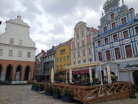 Altstädtischer Heumarkt mit altem Stettiner Rathaus (l.)